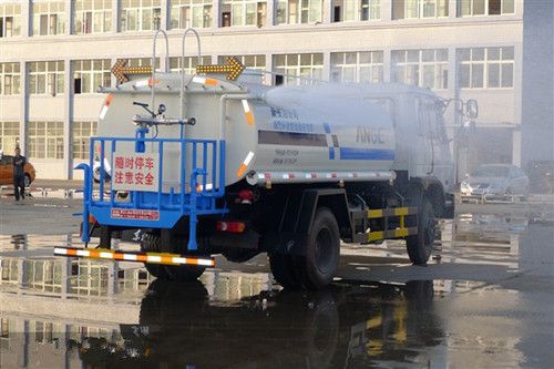 東風多利卡6-8立方灑水車圖片